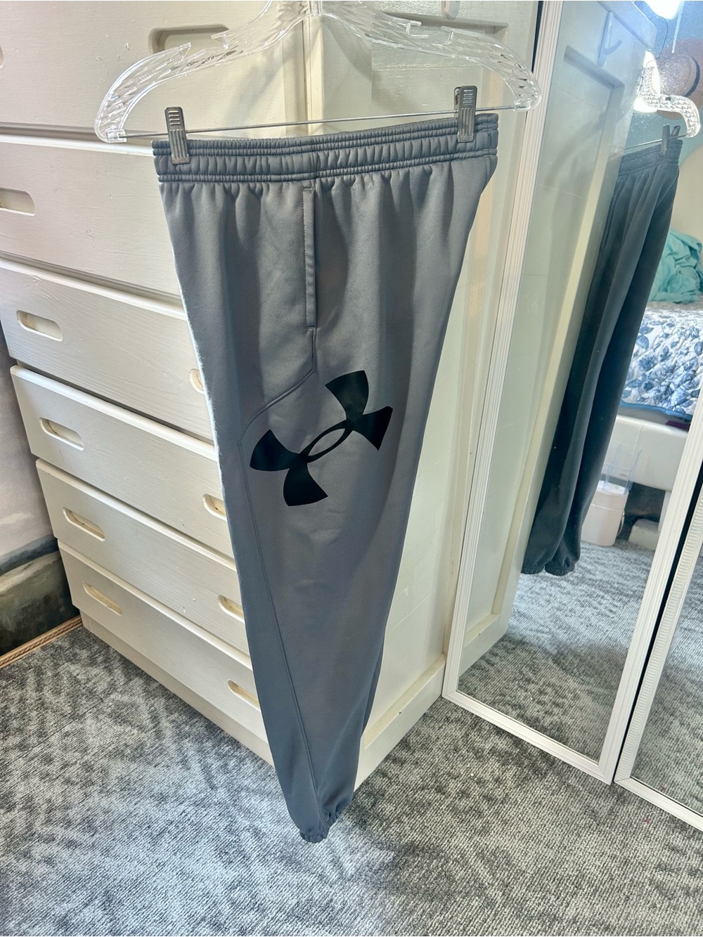 Under Armour Boys Gray Jogger Pants with Black Logo✨